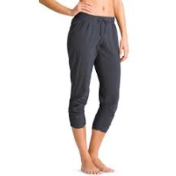 Athleta Pants - Athleta Prima Capri Athletic Stretch Gym Sz 10